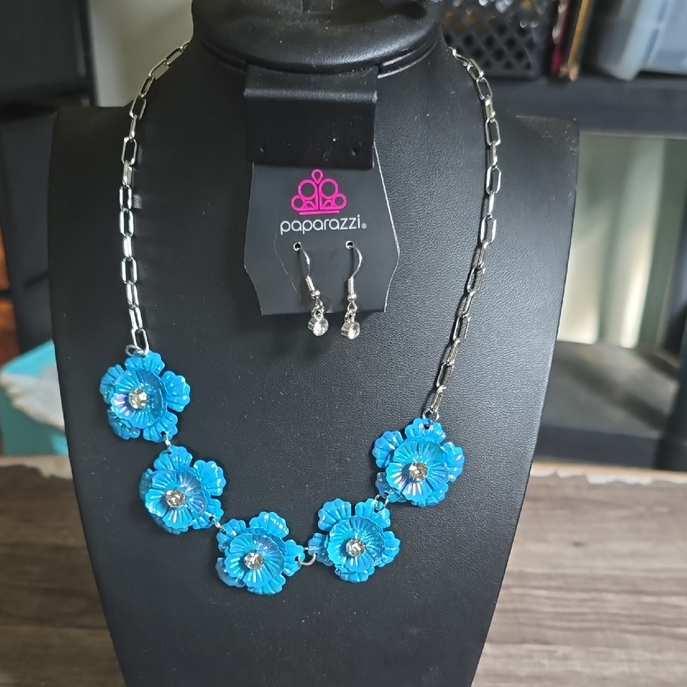 Paparazzi Silver Chain with Blue Floral Necklace Set